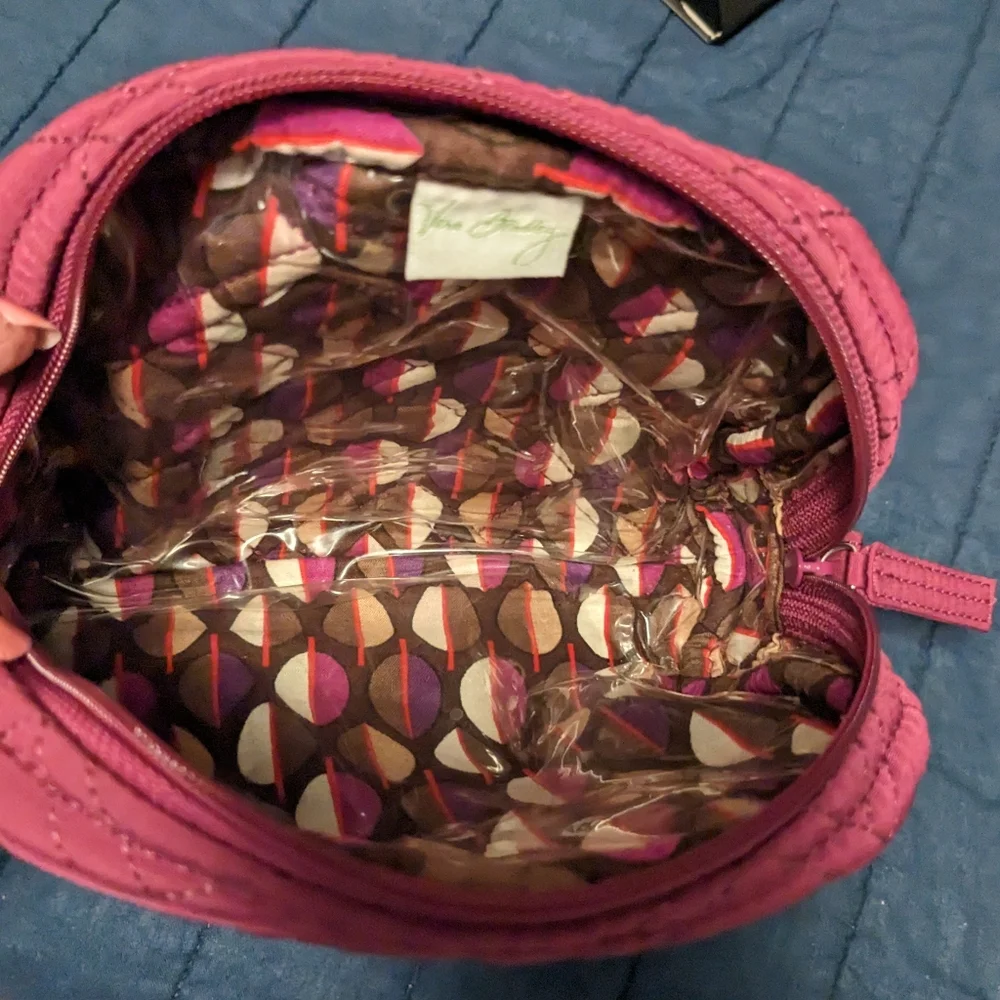 NWOT Vera Bradley Burgundy Cosmetic Makeup Bag W/zipper Waterproof 7